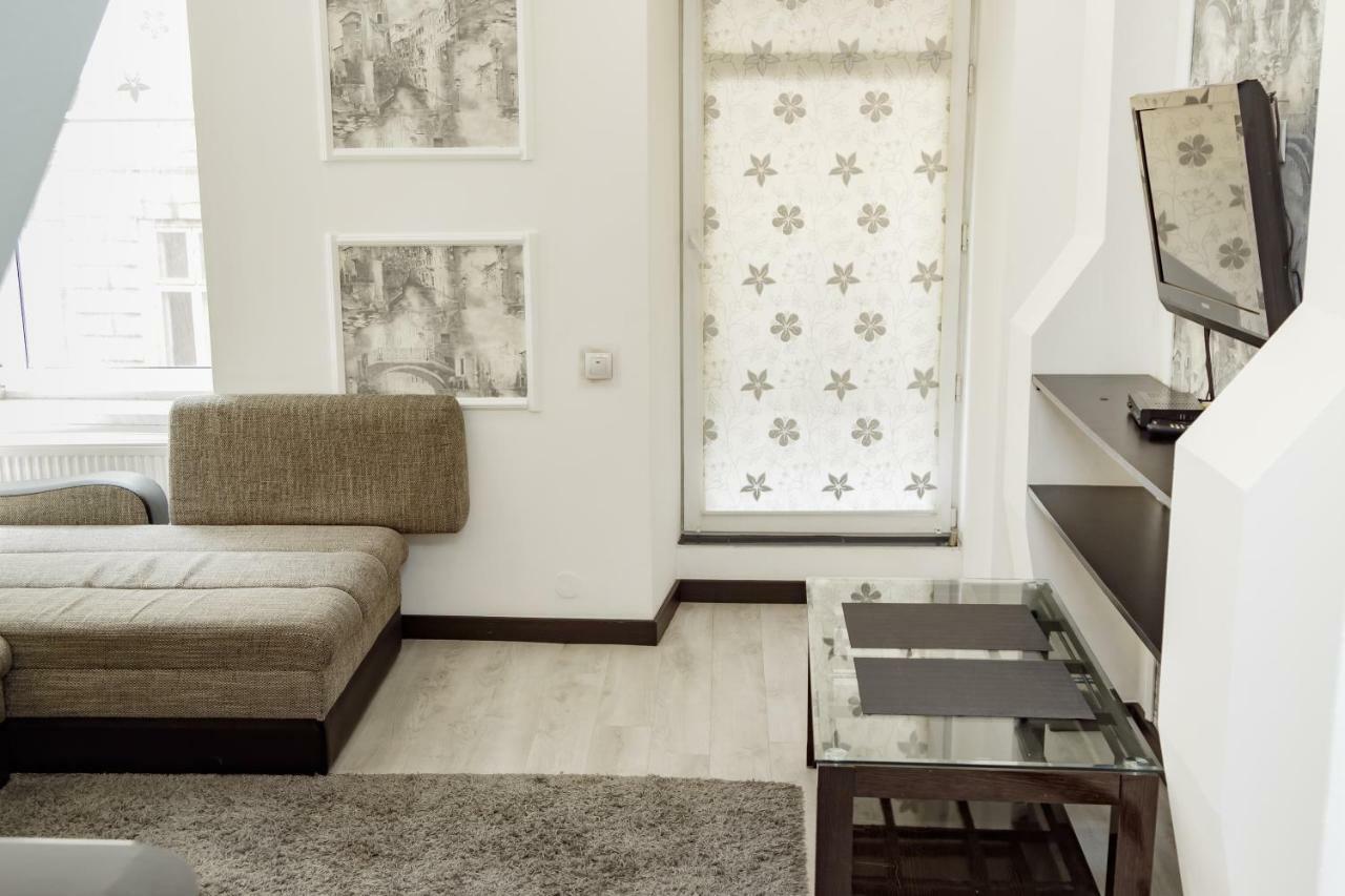 Transitional Havryky Apartment Lviv Ngoại thất bức ảnh